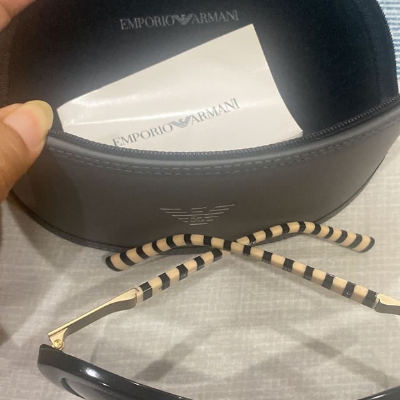 Giorgio Armani sunglasses(Authentic) - Picture 2 of 7